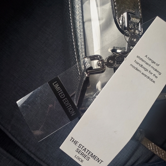 Calvin Klein The Statement Series - Picture 13 of 15